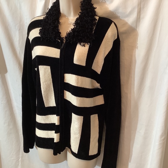 Beautiful Lisa International black/white sweater fringe neck EUC - Picture 5 of 11